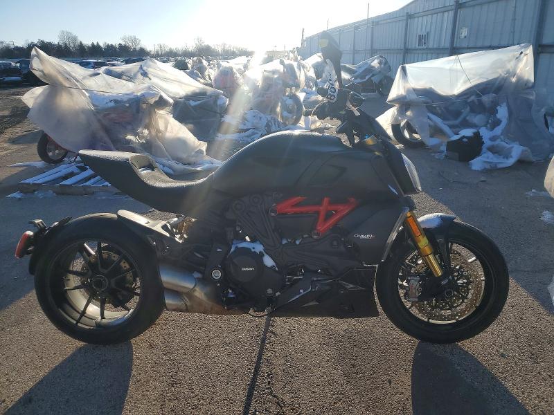 2022 Ducati VIN ZDMGAHRW3NB005680 — COPART salvage auction photo
