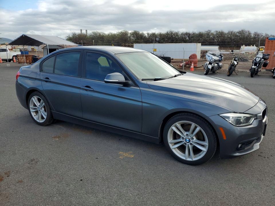 2017 BMW 3er VIN WBA8E1G58HNU15106 COPART salvage auction — WATER/FLOOD, Hi - Certificate Of Salvage, sold $375 on 2026-07-27 (photo 4)