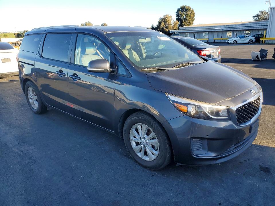 2017 Kia SEDONA VIN KNDMB5C1XH6244163 COPART salvage auction — MINOR DENT/SCRATCHES, Salvage Title, sold $1,150 on 2026-07-27 (photo 4)