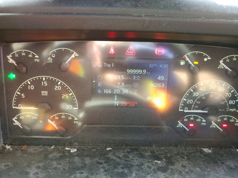 2022 Volvo VIN 4V4NC9EH9NN289300 COPART salvage auction — ROLLOVER, Salvage Title, sold $53,000 on 2026-08-04 (photo 8)