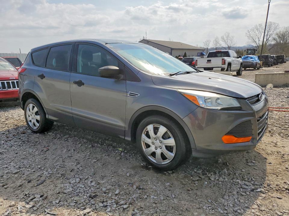 2015 Ford VIN 1FMCU0F70FUC32116 COPART salvage auction — MINOR DENT/SCRATCHES, In - Certificate Of Title (P), sold $700 on 2026-07-02 (photo 4)