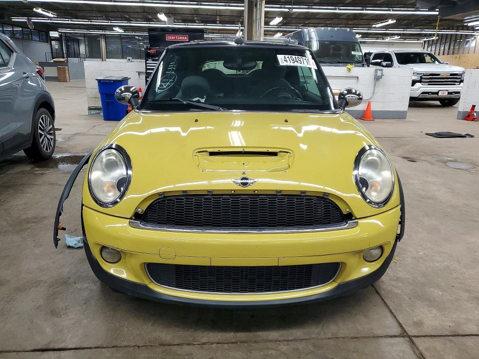 2010 Mini Cooper VIN WMWMS3C57ATY50869 COPART salvage auction — MECHANICAL, Il - Certificate Of Title, sold $550 on 2026-07-06 (photo 5)