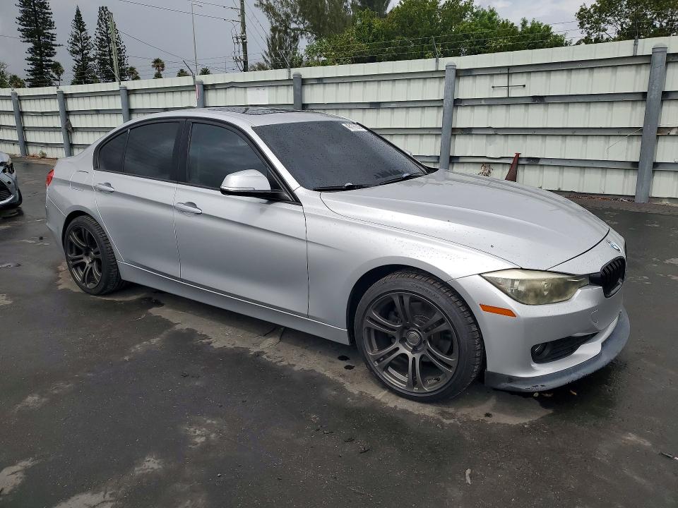 2015 BMW 3er VIN WBA3B1G55FNT63997 COPART salvage auction — NORMAL WEAR, Fl - Certificate Of Title, sold $25 on 2026-07-20 (photo 4)