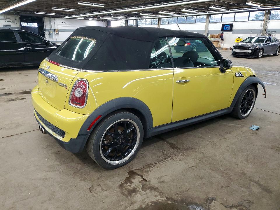 2010 Mini Cooper VIN WMWMS3C57ATY50869 COPART salvage auction — MECHANICAL, Il - Certificate Of Title, sold $550 on 2026-07-06 (photo 3)