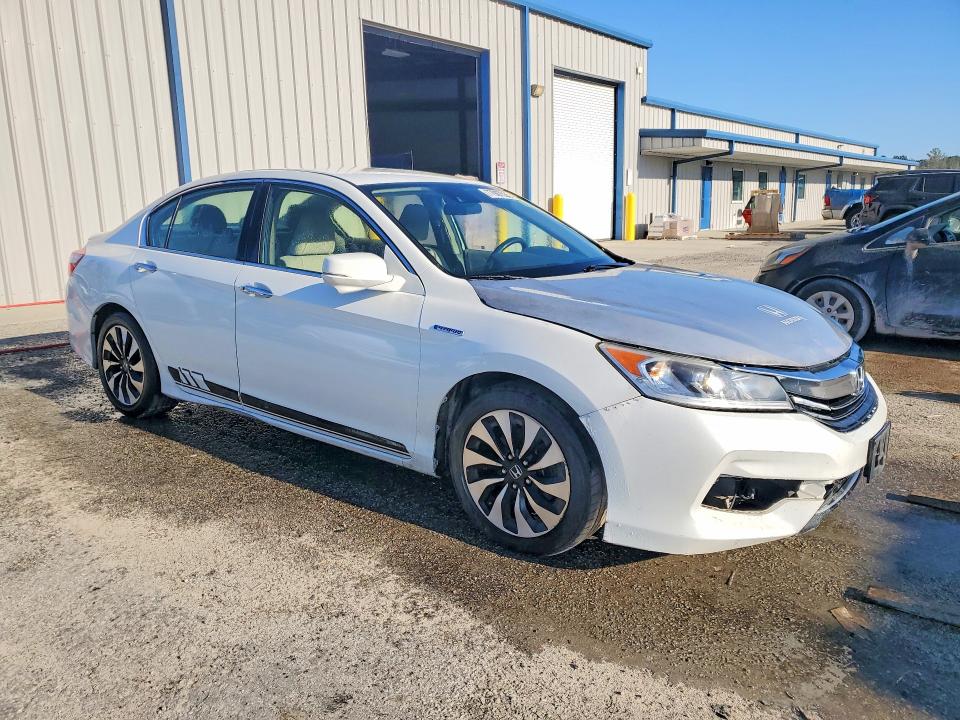 2017 Honda Accord VIN JHMCR6F31HC017311 COPART salvage auction — MINOR DENT/SCRATCHES, Sc - Certificate Of Title, sold $4,000 on 2026-07-29 (photo 4)