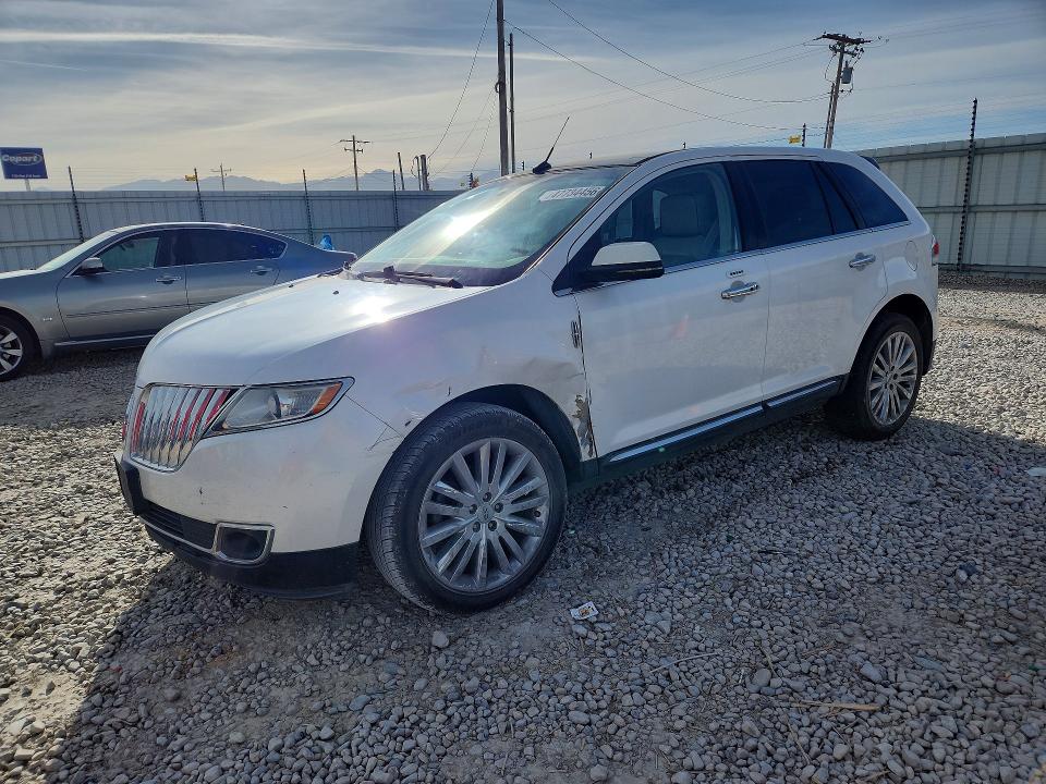 2013 Lincoln Mkx VIN 2LMDJ8JK8DBL15467 COPART salvage auction — MINOR DENT/SCRATCHES, Nm - Cert Of Title-Salvage, sold $725 on 2026-07-02 (photo 1)