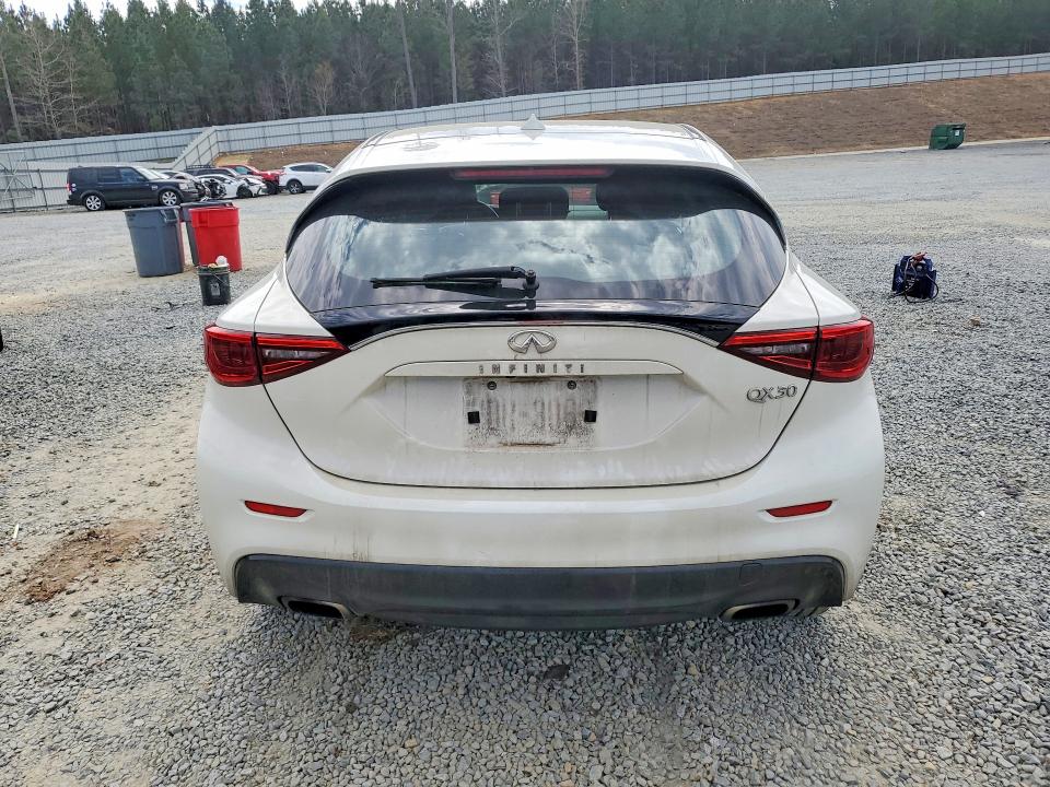 2017 Infiniti Qx30 VIN SJKCH5CPXHA034977 COPART salvage auction — NORMAL WEAR, Nc - Dealer Only Clean Title, sold $1,900 on 2026-08-01 (photo 6)