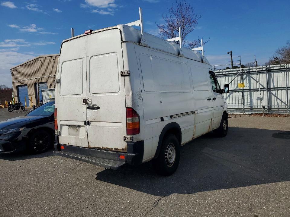 2004 Sprinter 2500 sprin VIN WD2PD644645680660 COPART salvage auction — MINOR DENT/SCRATCHES, Nj - Cert Of Title-Salvage (P), sold $925 on 2026-07-21 (photo 3)