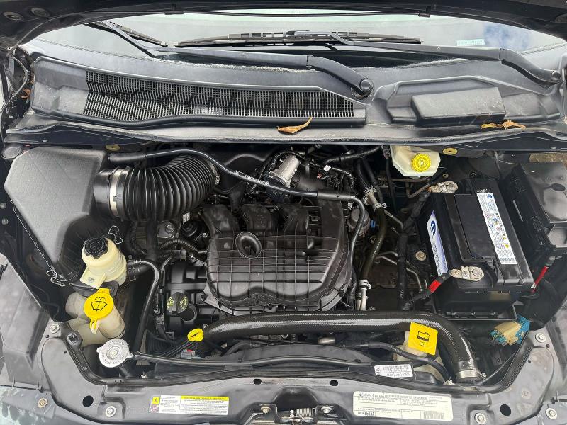 2012 Volkswagen Routan VIN 2C4RVABG5CR354258 COPART salvage auction — NORMAL WEAR, Tx - Certificate Of Title (P), sold $7,800 on 2026-07-02 (photo 7)