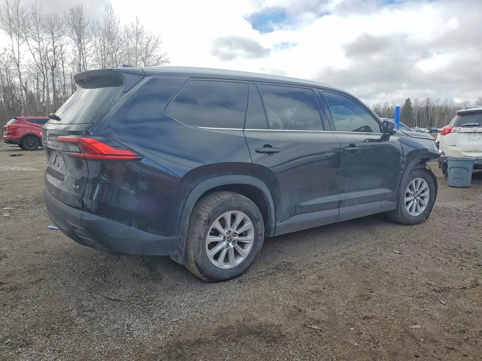 2024 Toyota Highlander VIN 5TDAAAB58RS028137 COPART salvage auction — FRONT END, ON - PERMIT NO BRAND - UNFIT, sold $12,400 on 2026-07-28 (photo 3)