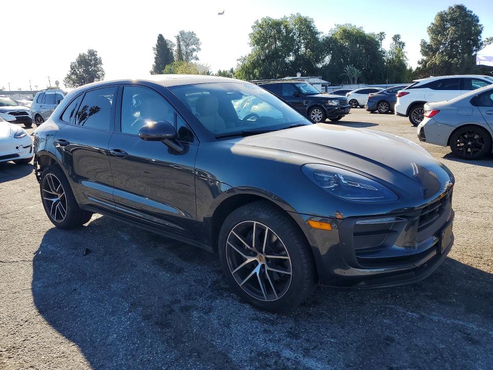 2025 Porsche Macan VIN WP1AA2A58SLB10625 COPART salvage auction — REAR END, Salvage Title, sold $15,500 on 2026-07-24 (photo 4)