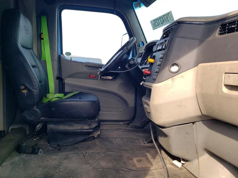 2019 Peterbilt tractor 579 VIN 1XPBDP9X7KD618089 COPART salvage auction — Burn Engine, ID - SALVAGE CERTIFICATE OF TITLE, sold $275 on 2026-08-07 (photo 5)