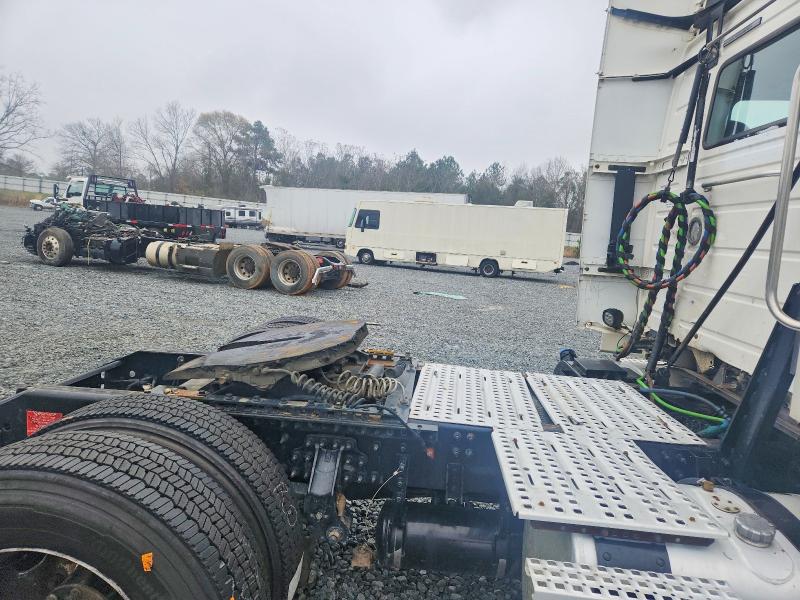 2017 Volvo Vnl VIN 4V4N39TG5HN988082 COPART salvage auction — NORMAL WEAR, In - Certificate Of Title, sold $5,500 on 2026-08-03 (photo 6)