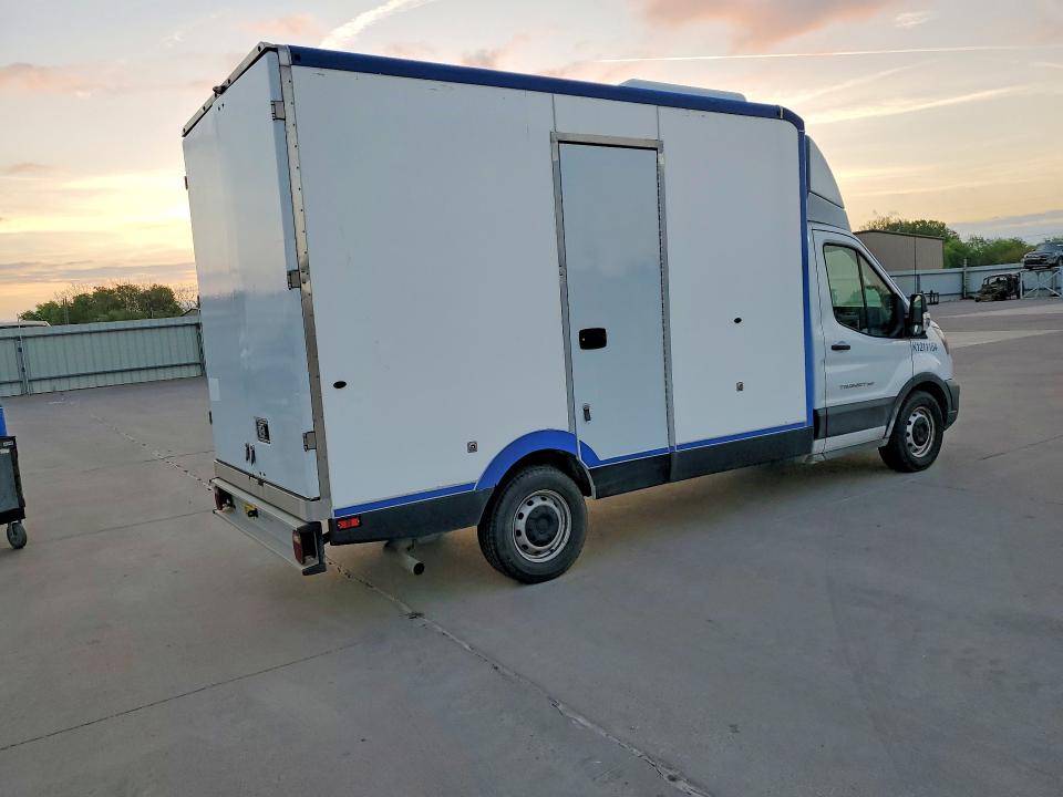 2021 Ford Transit VIN 1FDBW5Z89MKA96441 COPART salvage auction — NORMAL WEAR, TX - CERTIFICATE OF TITLE, sold $17,000 on 2026-07-30 (photo 3)