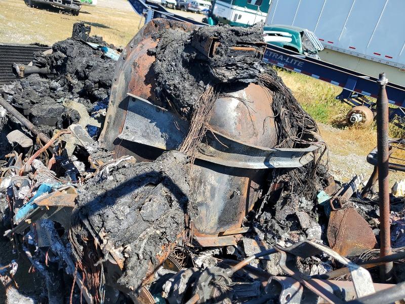 2014 Freightliner Cascadia 113 VIN 3AKBGADV4ESFZ0953 COPART salvage auction — BURN, CA - NON-REPAIRABLE VEHICLE CERT, sold $100 on 2026-07-23 (photo 8)