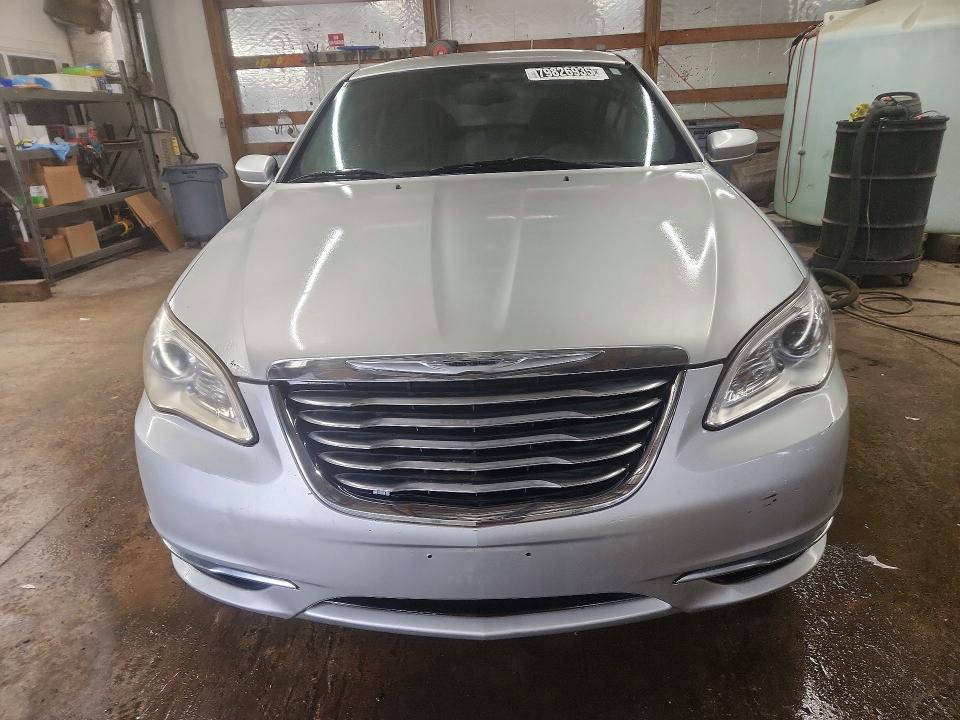 2011 Chrysler 200 VIN 1C3BC1FB6BN562364 COPART salvage auction — INTERIOR BURN, IL - CERTIFICATE OF TITLE, sold $175 on 2026-07-30 (photo 5)