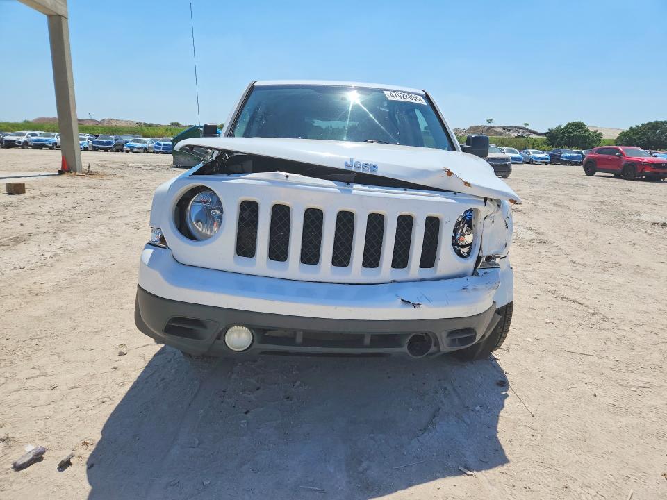 2015 Jeep Liberty (patriot) VIN 1C4NJPBA2FD281415 COPART salvage auction — FRONT END, Fl - Cert Of Title Slvg Rebuildable, sold $550 on 2026-07-09 (photo 5)
