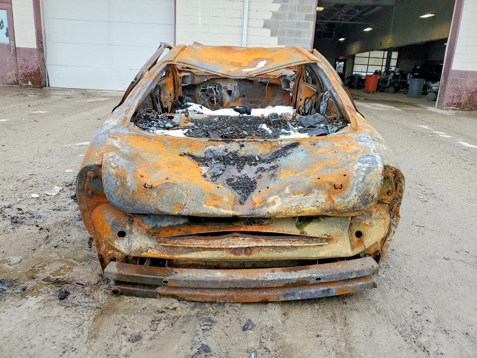2006 Pontiac Grand prix VIN 2G2WP552961154558 COPART salvage auction — BURN, In - Bill Of Sale - Parts Only, sold $125 on 2026-07-24 (photo 6)