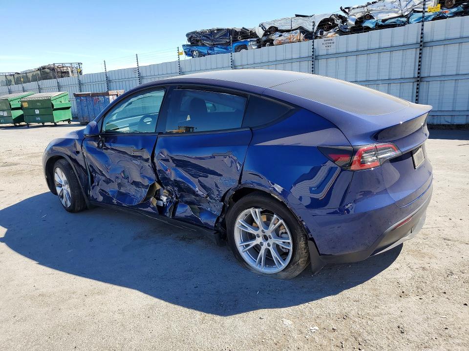 2021 Tesla Model y VIN 5YJYGDEE1MF172815 COPART salvage auction — SIDE, Salvage Title, sold $8,200 on 2026-07-14 (photo 2)