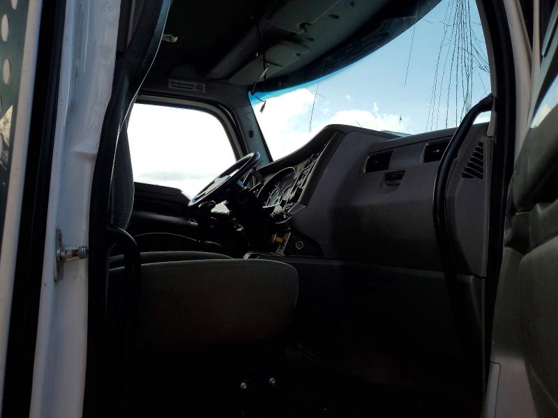 2016 Kenworth T880 VIN 1XKZD40X1GJ483460 COPART salvage auction — REAR END, AL - CERT OF TITLE-SALVAGE TITLE, sold $3,500 on 2026-07-09 (photo 5)