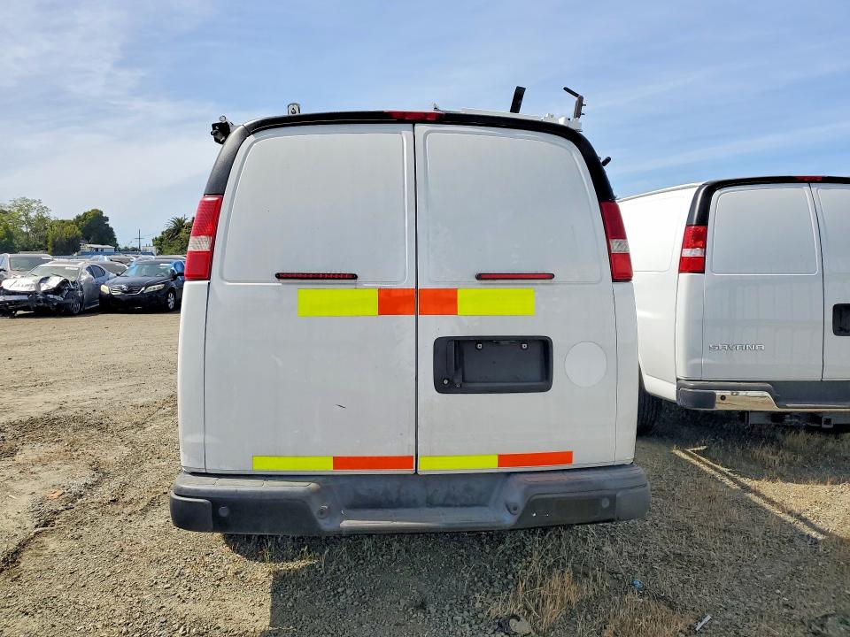 2019 Chevrolet Express 2500 VIN 1GCWGAFP4K1227124 COPART salvage auction — MINOR DENT/SCRATCHES, CA - DIS/DLR/EXP ONLY CLEAN TITLE, sold $12,100 on 2026-07-09 (photo 6)