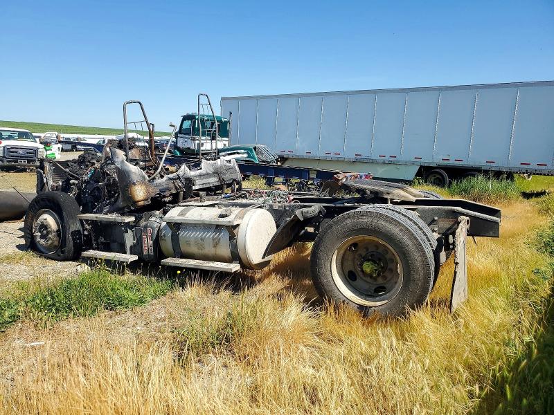 2014 Freightliner Cascadia 113 VIN 3AKBGADV4ESFZ0953 COPART salvage auction — BURN, CA - NON-REPAIRABLE VEHICLE CERT, sold $100 on 2026-07-23 (photo 3)