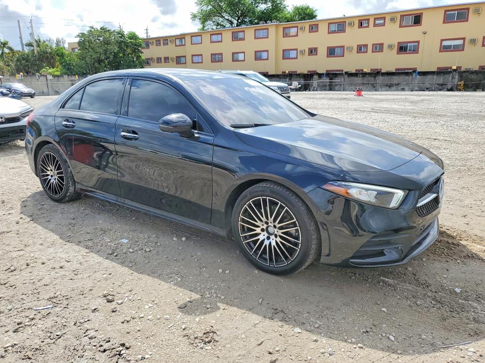 2022 Mercedes-benz A-klasse VIN W1K3G4EB9NJ339972 COPART salvage auction — SIDE, Salvage Title, sold $14,100 on 2026-08-04 (photo 4)
