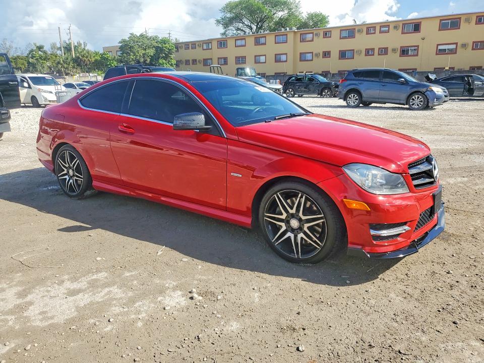 2014 Mercedes-benz VIN WDDGJ4HB9EG265805 COPART salvage auction — UNDERCARRIAGE, Salvage Title, sold $3,550 on 2026-08-11 (photo 4)
