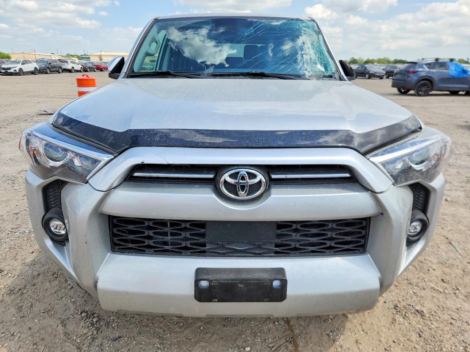2023 Toyota 4runner VIN JTEEU5JRXP5296254 COPART salvage auction — SIDE, TX - SALVAGE VEHICLE TITLE, sold $14,500 on 2026-07-02 (photo 5)