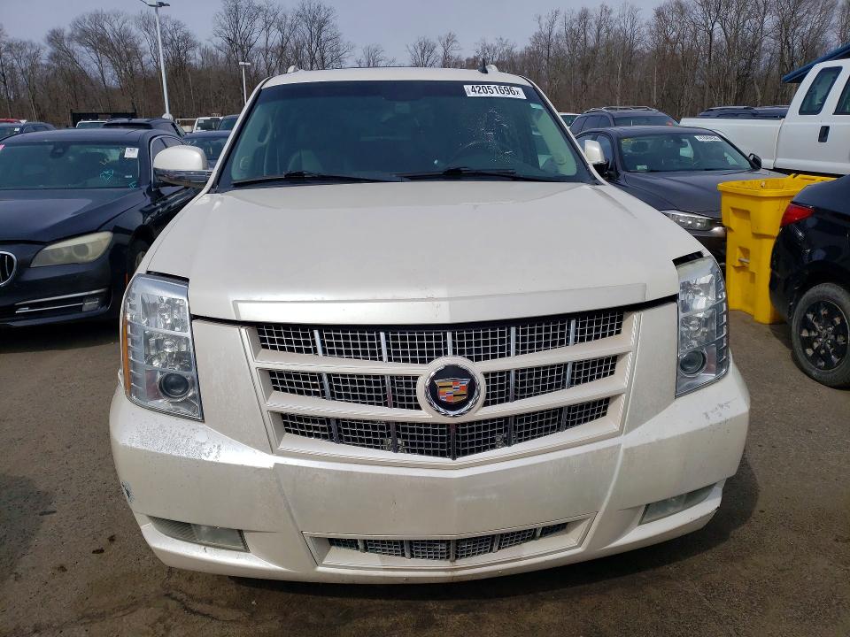 2013 Cadillac Escalade VIN 1GYS4JEF7DR166589 COPART salvage auction — MINOR DENT/SCRATCHES, Ct - Certificate Of Title, sold $3,500 on 2026-07-09 (photo 5)