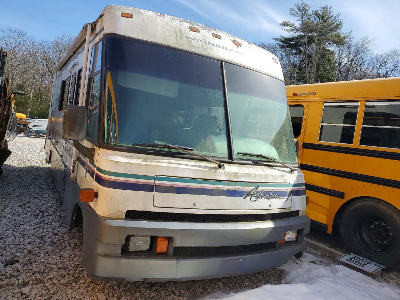 1997 Chevrolet Motorhome VIN 1GBLP37JXV3303886 COPART salvage auction — Minor Dent/Scratches, CT - CERTIFICATE OF TITLE, sold $5 on 2026-07-07 (photo 1)