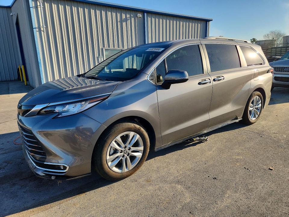 2026 Toyota Sienna VIN 5TDZSKFC4TS227188 — COPART salvage auction photo