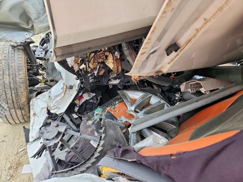 2017 Kia Sorento VIN 5XYPG4A30HG262679 COPART salvage auction — ALL OVER, Md - Cert Of Salvage > 75% Damage, sold $275 on 2026-07-14 (photo 8)