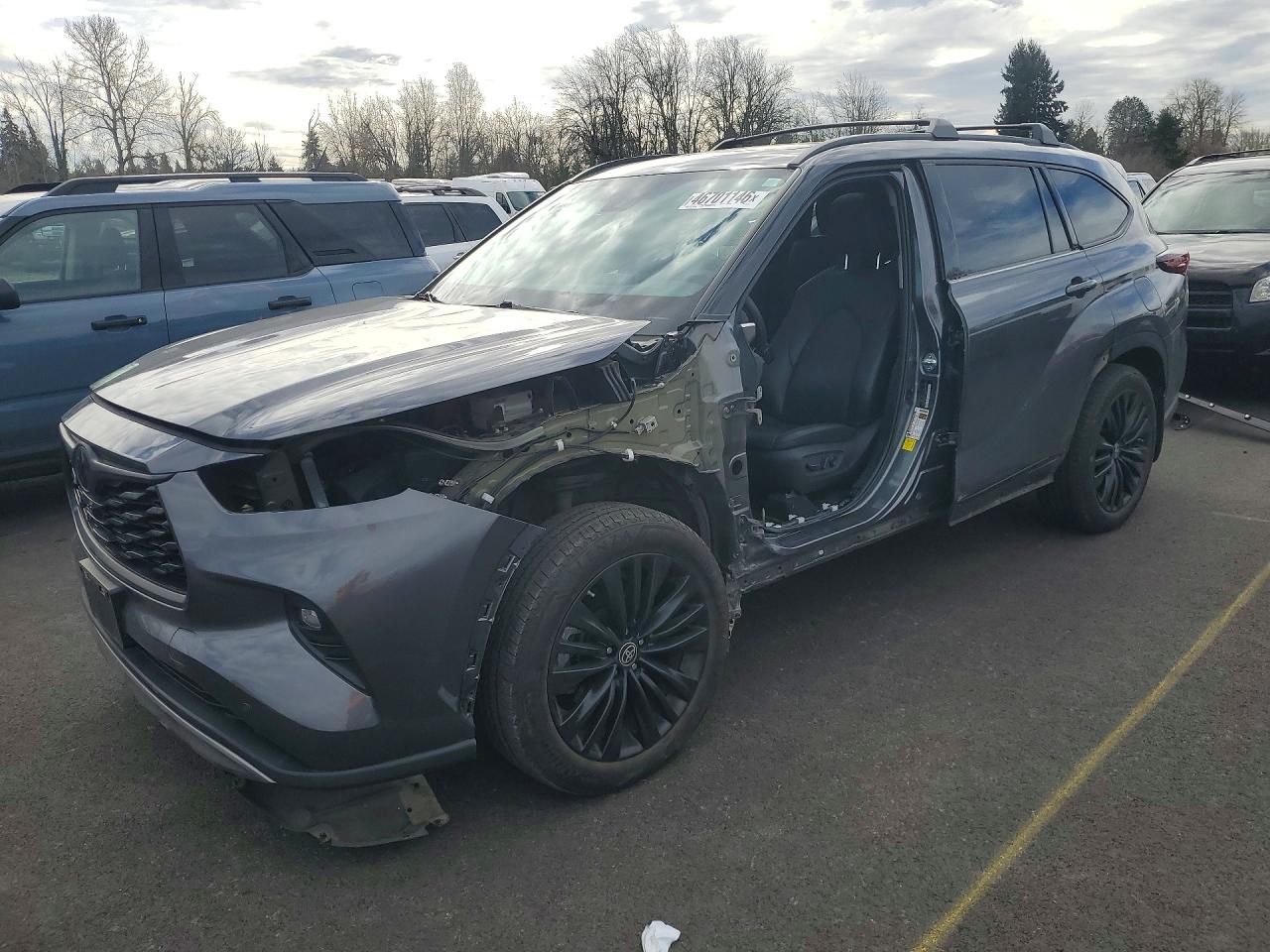 2024 Toyota Highlander Hybrid VIN 5TDEBRCH9RS607112 — COPART salvage auction photo