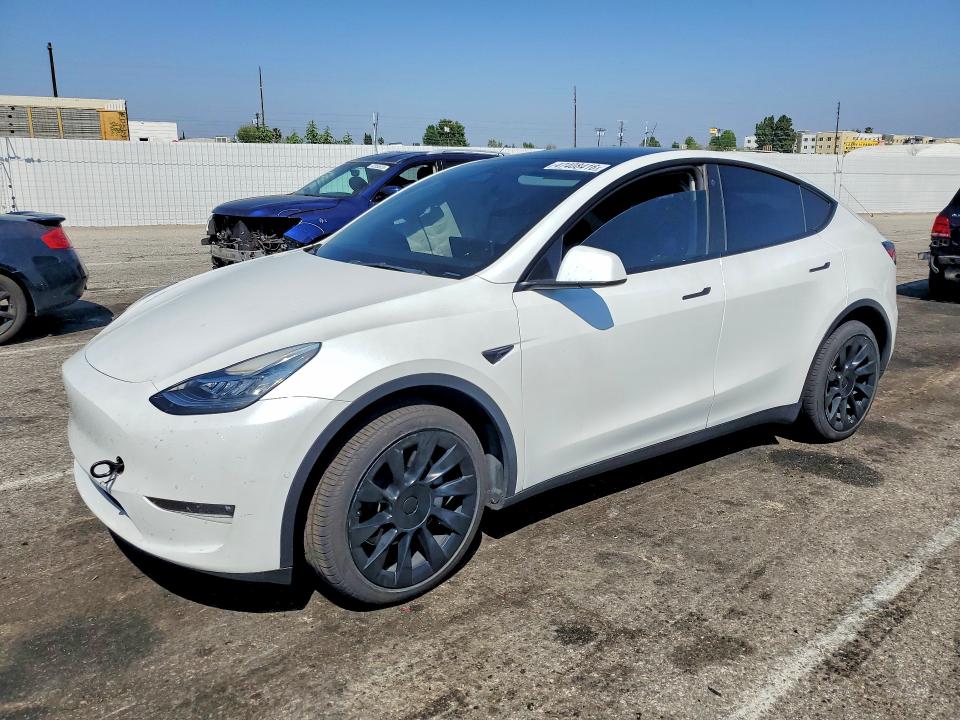 2022 Tesla Model y VIN 7SAYGDEE7NF410431 COPART salvage auction — SIDE, Salvage Title, sold $10,200 on 2026-07-28 (photo 1)