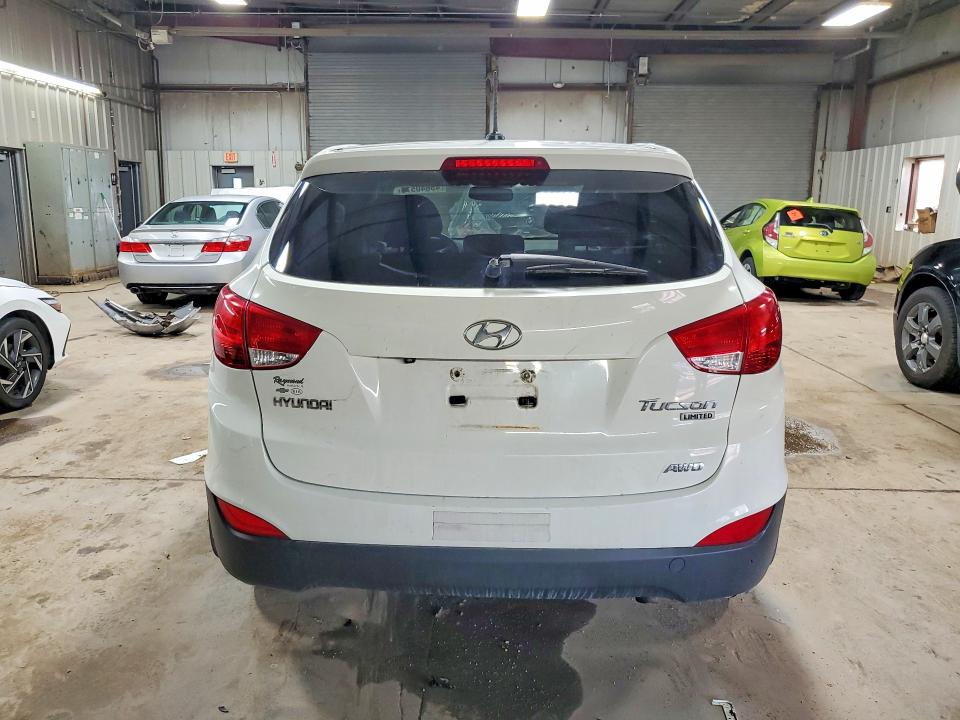 2013 Hyundai Tucson VIN KM8JUCAC2DU557585 COPART salvage auction — FRONT END, Il - Salvage Certificate, sold $350 on 2026-07-28 (photo 6)