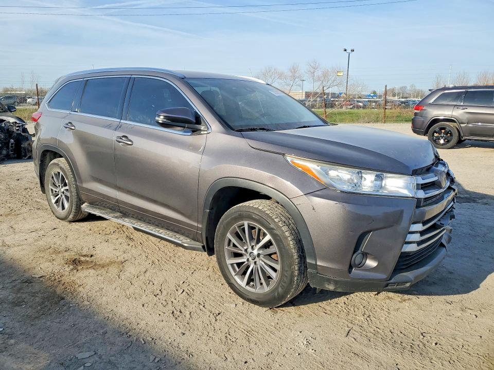 2017 Toyota Highlander VIN 5TDJZRFHXHS432146 COPART salvage auction — FRONT END, In - Bill Of Sale - Parts Only, sold $2,100 on 2026-07-24 (photo 4)