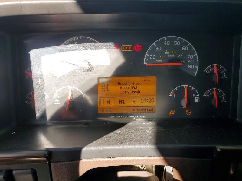 2014 Volvo Vnl VIN 4V4NC9EH7EN174971 COPART salvage auction — MINOR DENT/SCRATCHES, Wa - Dis/Dlr/Exp Only Clean Title, sold $15 on 2026-07-30 (photo 8)