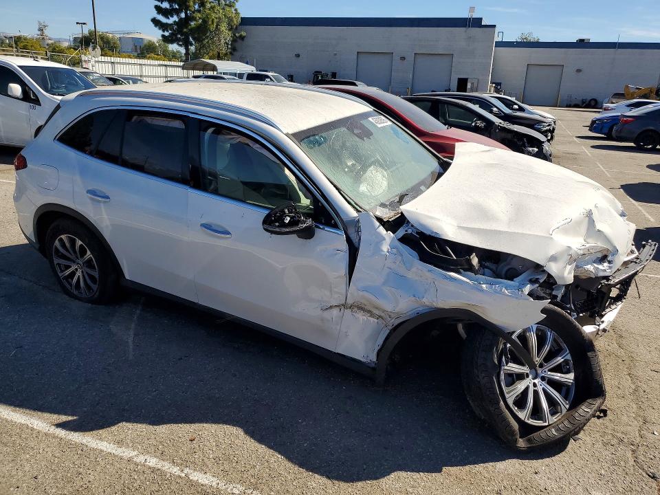 2024 Mercedes-benz Glc VIN W1NKM4HB1RF171546 COPART salvage auction — FRONT END, CA - DIS/DLR/EXP ONLY CLEAN TITLE, sold $9,000 on 2026-07-08 (photo 4)