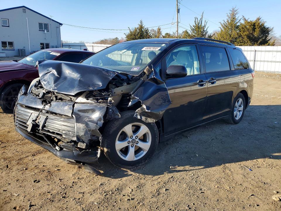 2018 Toyota Sienna VIN 5TDKZ3DC9JS933480 COPART salvage auction — FRONT END, Id - Salvage Certificate Of Title, sold $3,150 on 2026-07-06 (photo 1)