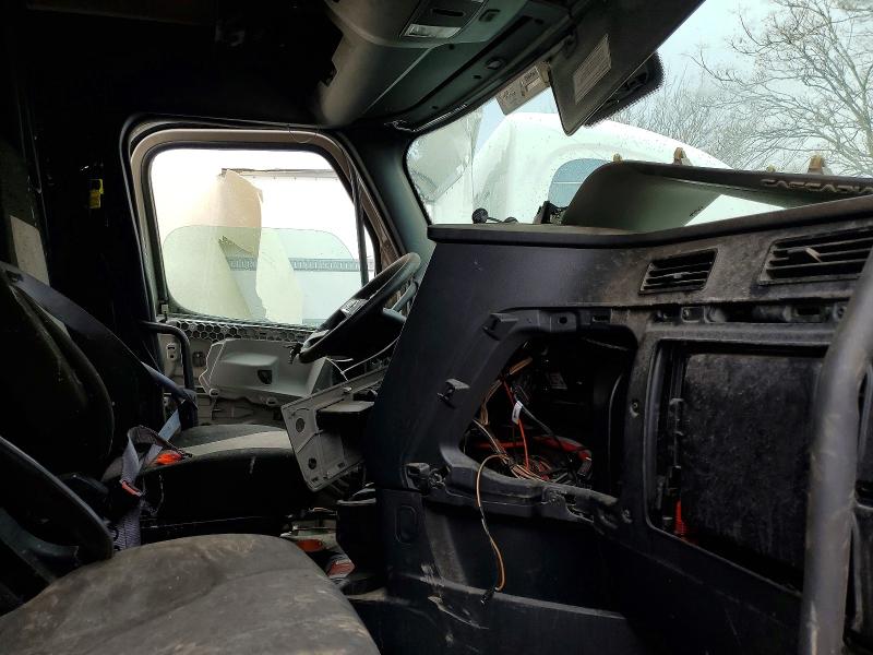 2022 Freightliner Cascadia 126 VIN 3AKJHHDR2NSNB1017 COPART salvage auction — SIDE, OH - CERT OF TITLE-SALVAGE, sold $9,200 on 2026-07-30 (photo 5)