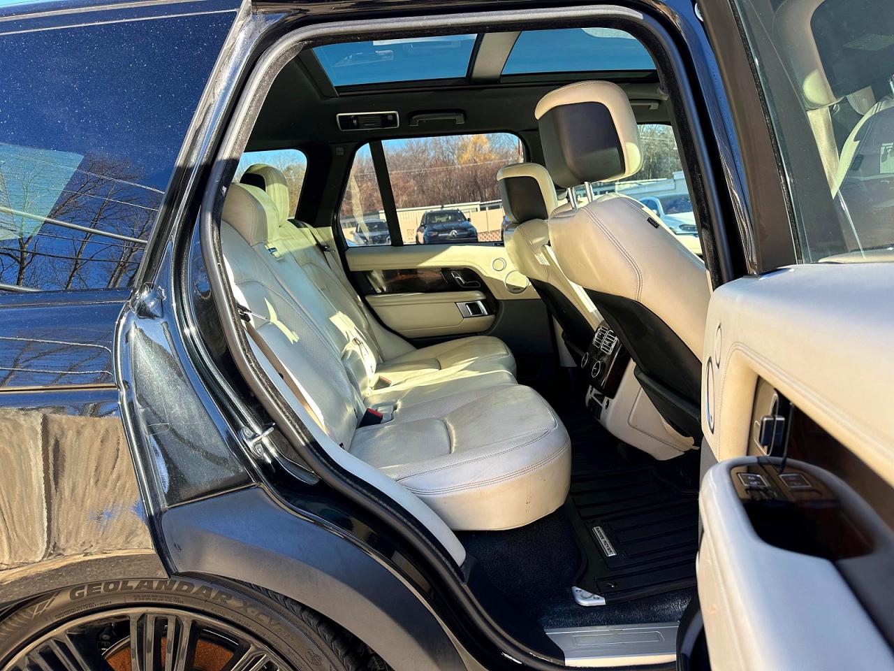 2020 Land Rover Range Rover VIN SALGS2SE0LA574568 COPART salvage auction — Minor Dent/Scratches, NC - CERTIFICATE OF TITLE, sold $15,400 on 2026-07-01 (photo 9)