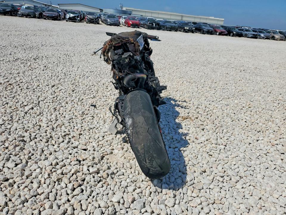 2023 Ducati Panigale VIN ZDMHAATW8PB009456 COPART salvage auction — BURN, Tx - Nonrepairable Title, sold $1,050 on 2026-07-09 (photo 4)