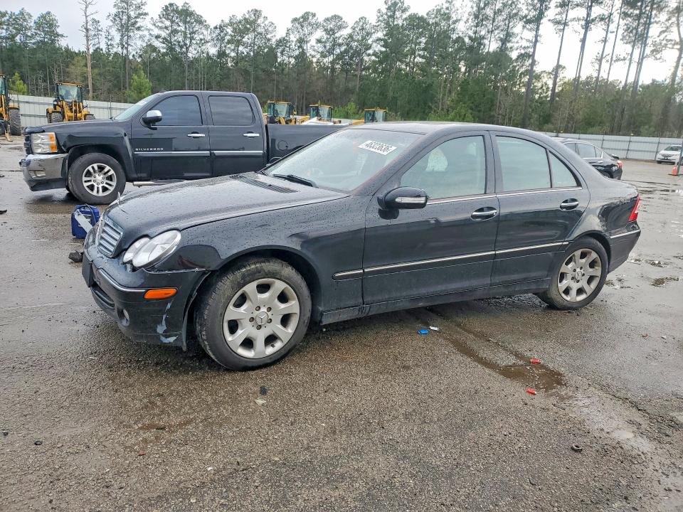2005 Mercedes-benz C-klasse VIN WDBRF81J65F563150 COPART salvage auction — MINOR DENT/SCRATCHES, SC - CERT OF TITLE-SALVAGE, sold $300 on 2026-07-06 (photo 1)