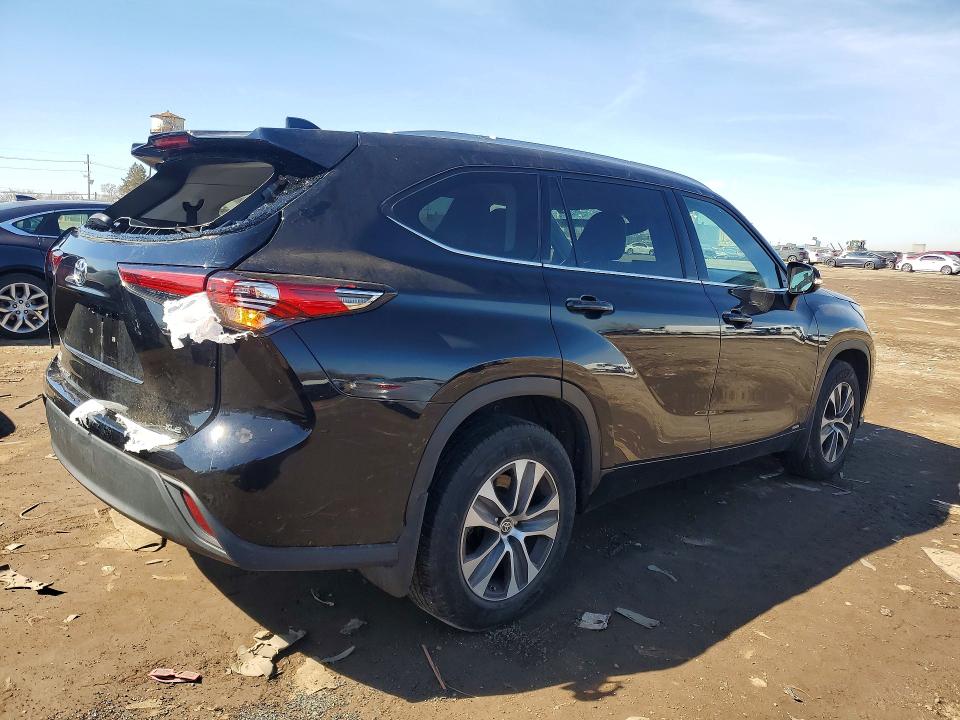 2022 Toyota Highlander VIN 5TDGBRCHXNS543620 COPART salvage auction — HAIL, Il - Salvage Certificate, sold $14,300 on 2026-07-08 (photo 3)