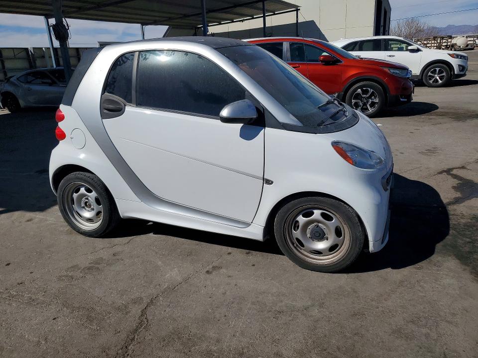 2015 Smart cars Fortwo VIN WMEEJ3BA4FK810398 COPART salvage auction — MECHANICAL, TX - CERTIFICATE OF TITLE, sold $2,700 on 2026-07-31 (photo 4)