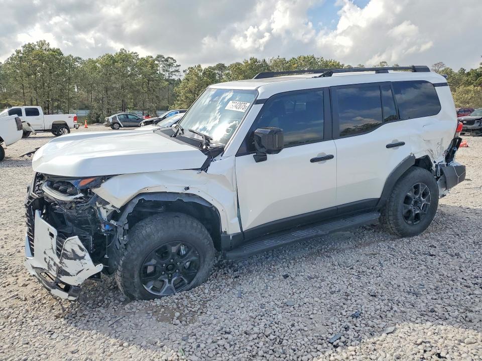 2025 Lexus Gx VIN JTJTBCDX3S5066707 — COPART salvage auction photo
