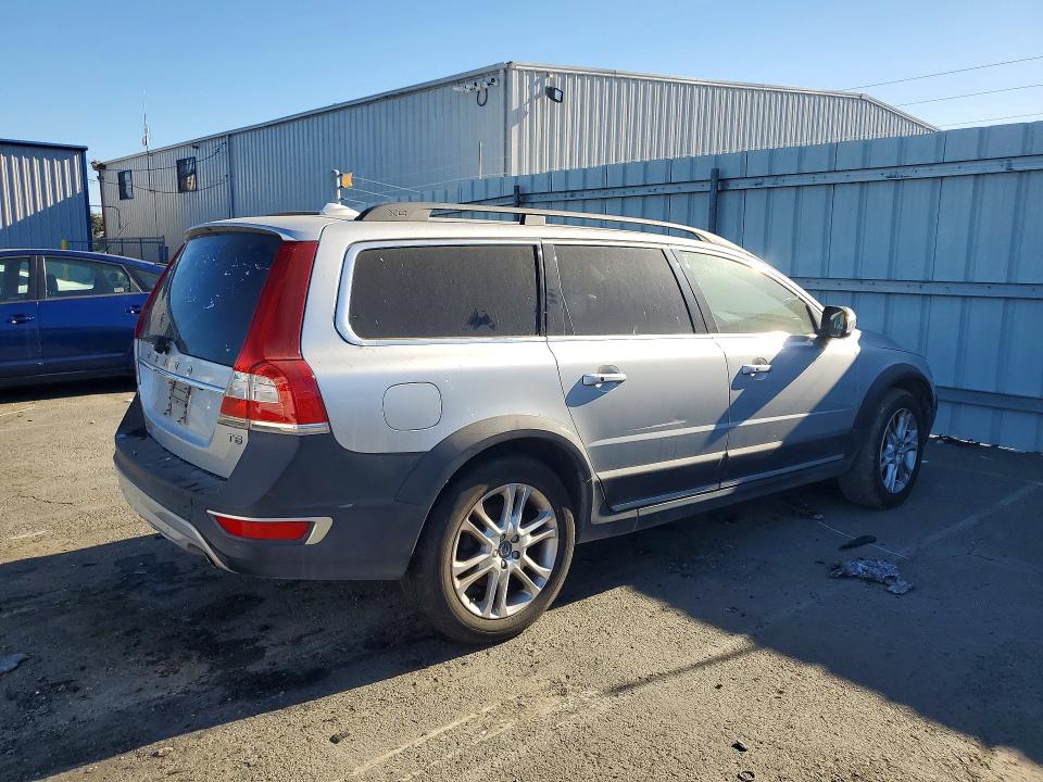 2016 Volvo VIN YV440MBK4G1247532 COPART salvage auction — MINOR DENT/SCRATCHES, Salvage Title, sold $3,750 on 2026-07-22 (photo 3)