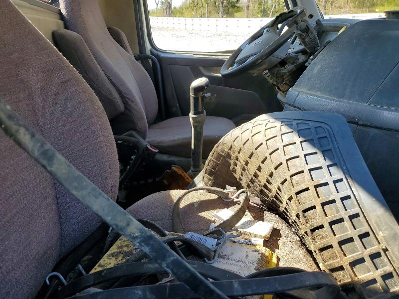 2019 Volvo VIN 4V4WC9DH9KN216977 COPART salvage auction — ROLLOVER, Salvage Title, sold $350 on 2026-07-30 (photo 5)