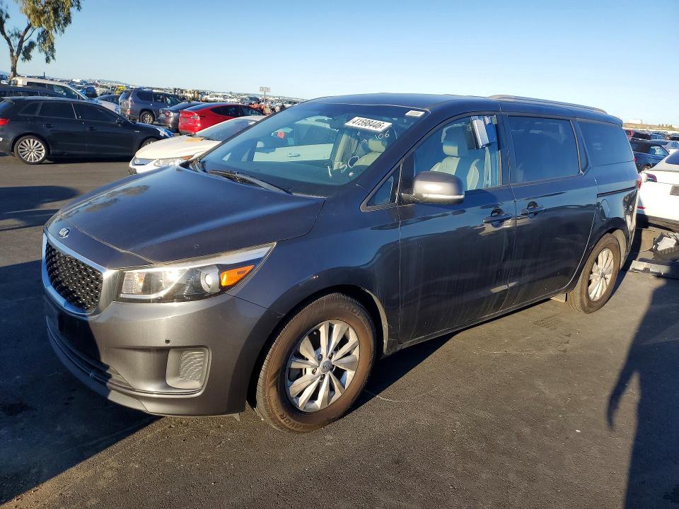 2017 Kia SEDONA VIN KNDMB5C1XH6244163 COPART salvage auction — MINOR DENT/SCRATCHES, Salvage Title, sold $1,150 on 2026-07-27 (photo 1)